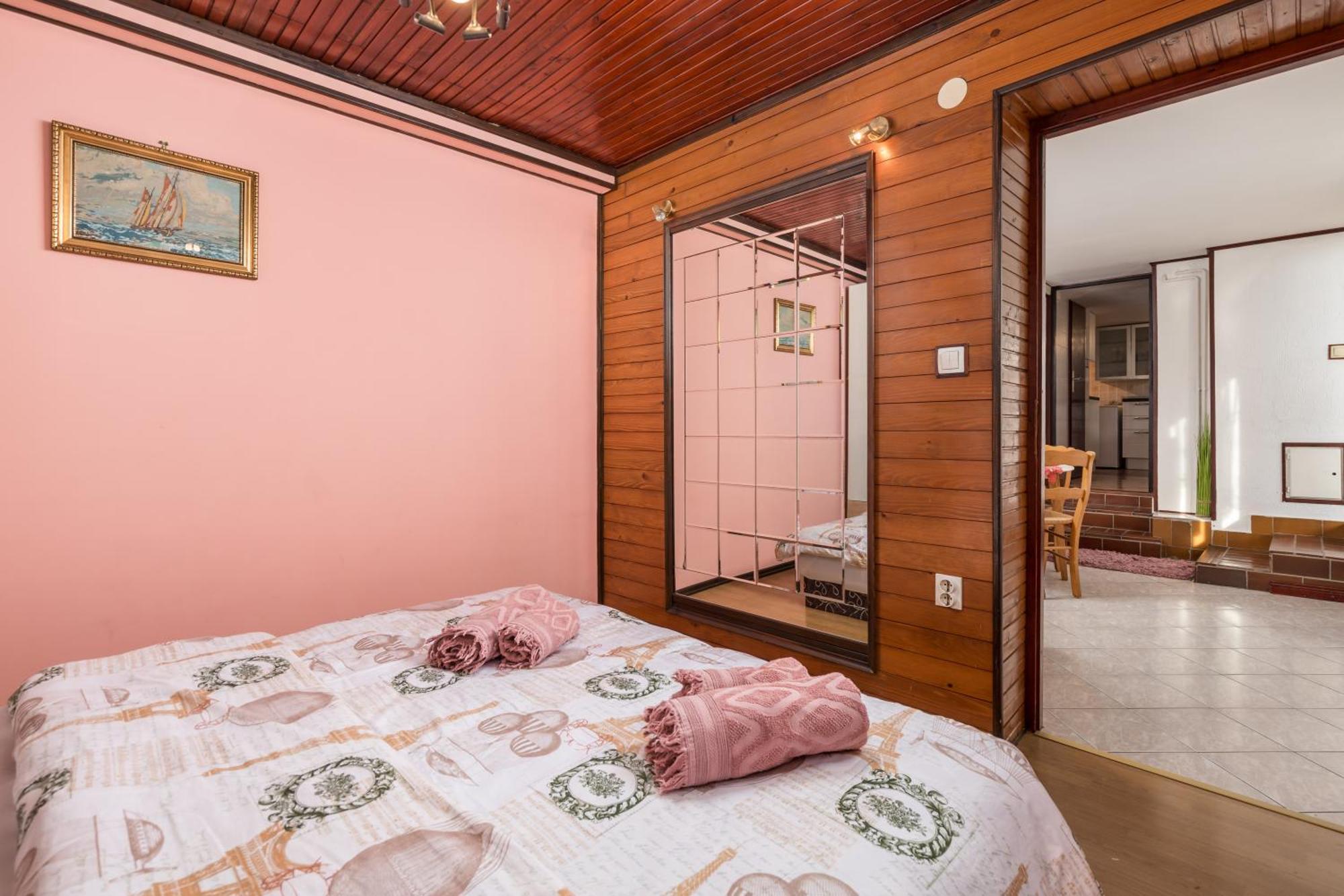 Camelia & Martina Guest house