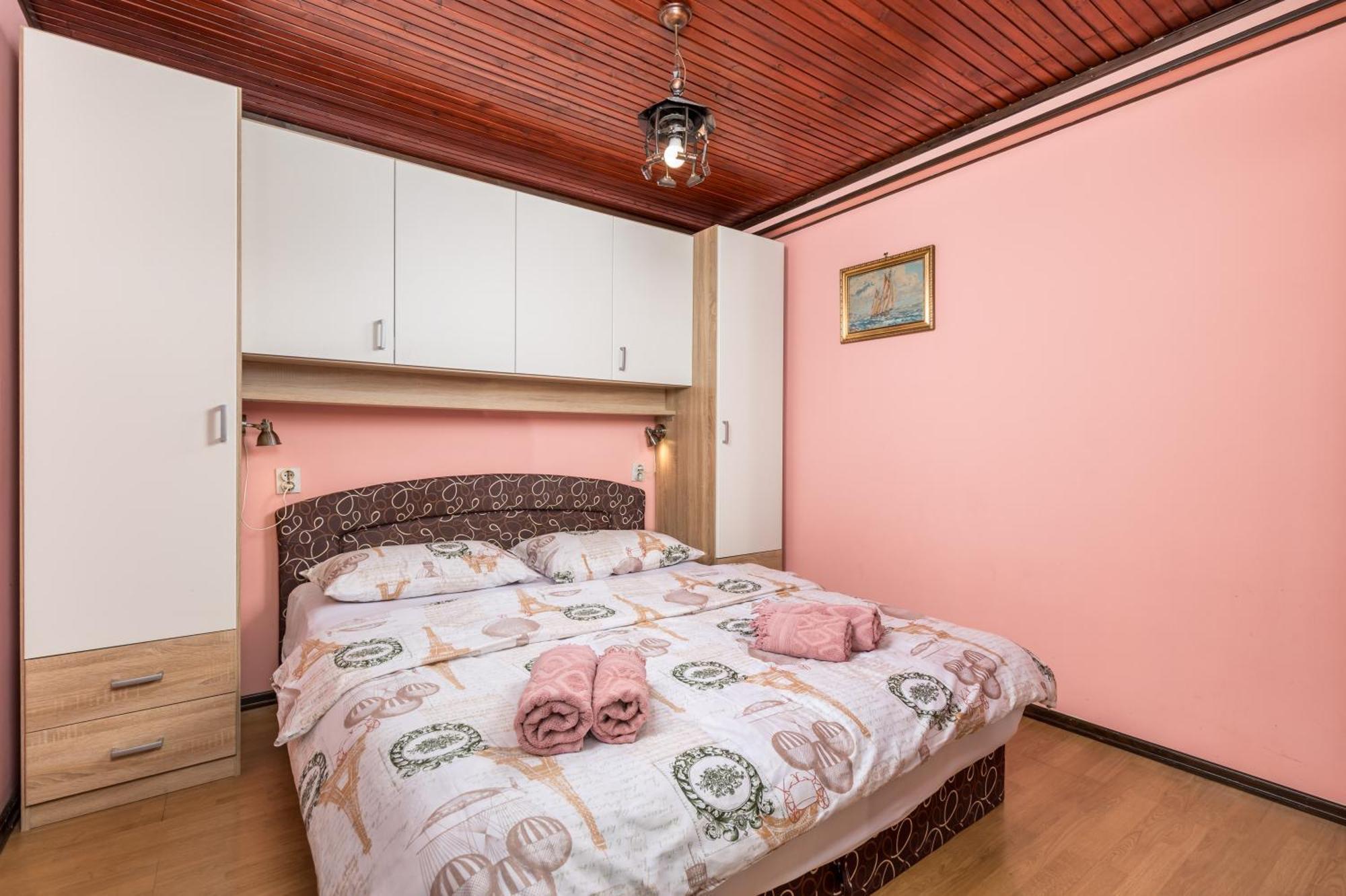 Camelia & Martina Guest house